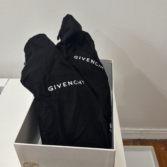 Givenchy Paris - Picture 7 of 7